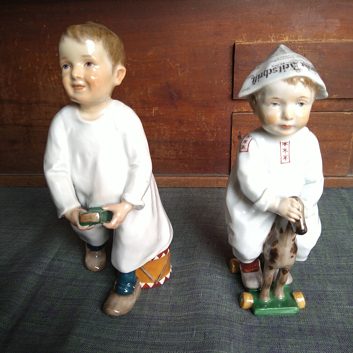 マイセン 陶器 人形 ヘンチェルシリーズ 木馬に乗る子供 - 置物