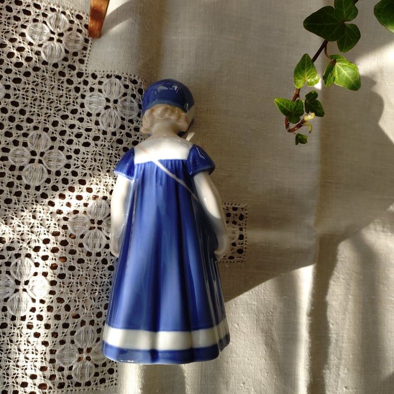 Bing＆GrondahlのElseちゃん・青いドレスの女の子のフィギュリン高さ約