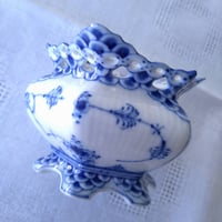 ロイヤルコペンハーゲン・ブルーフルーテッドフルレースのケーキ