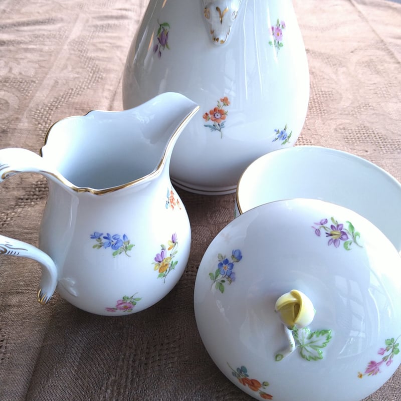 Meissenマイセンの色小花のコーヒーポット、クリーマー Meissenマイセンの色小花のコーヒーポット、クリーマー