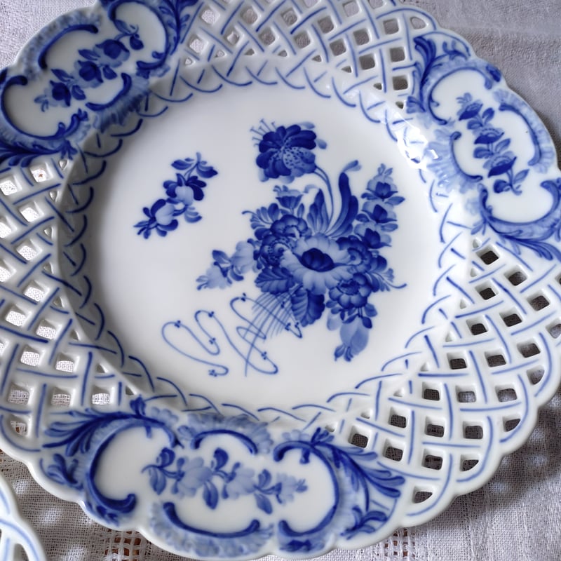 新品ロイヤルコペンハーゲン ブルーフラワーカーブ バスケット(オープンワーク) 新品ロイヤルコペンハーゲン ブルーフラワーカーブ バスケット