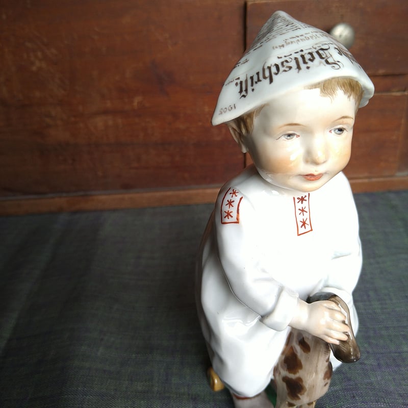 Meissen1905～1924年のヘンチェルの子供達/木馬で遊ぶ子 高さ約17㎝幅