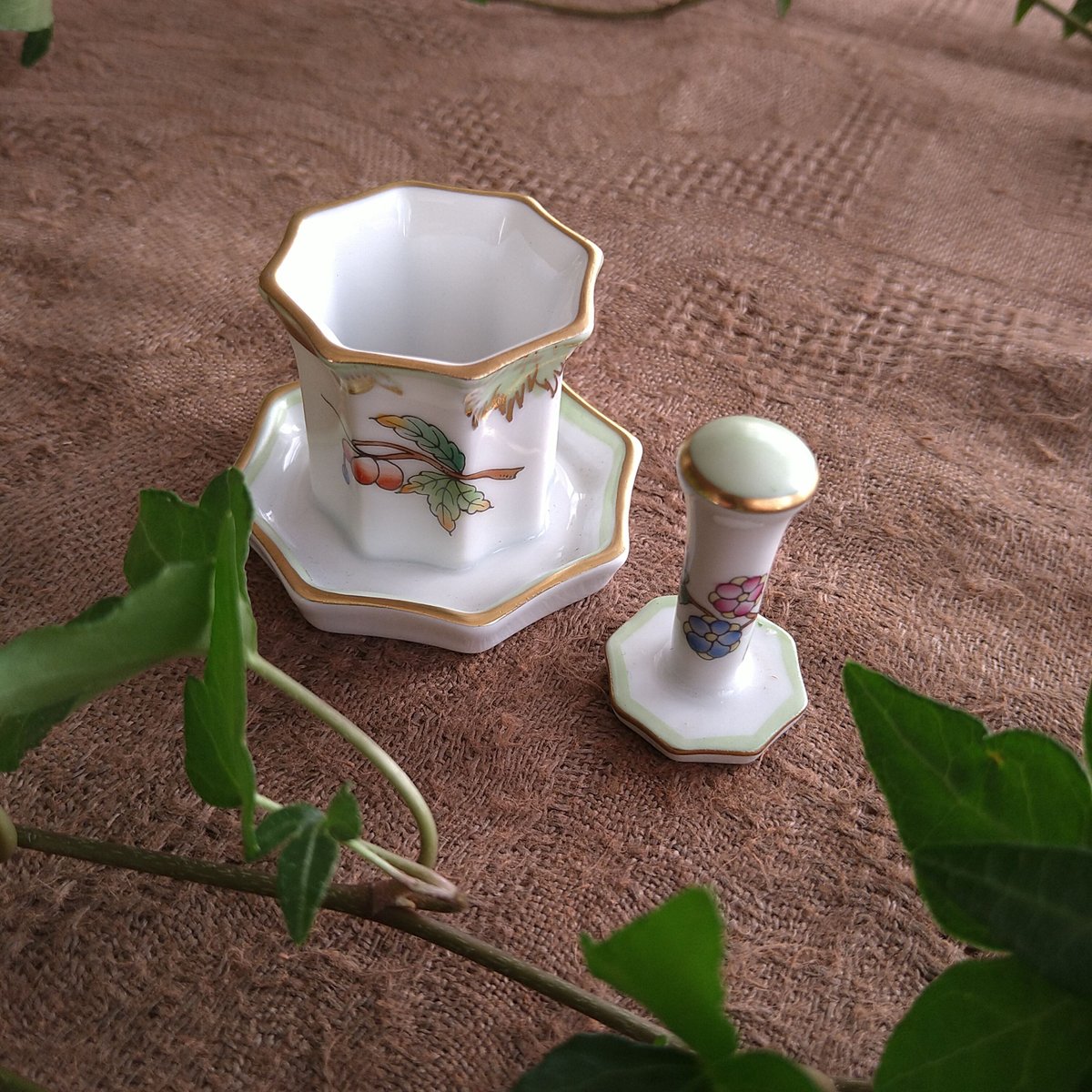ヘレンド ヴィクトリア・ブーケ タバコ入&灰皿(？) 2点セット美品アンティーク ヘレンド ヴィクトリア・ブーケ タバコ入&灰皿(？) 2点セット美