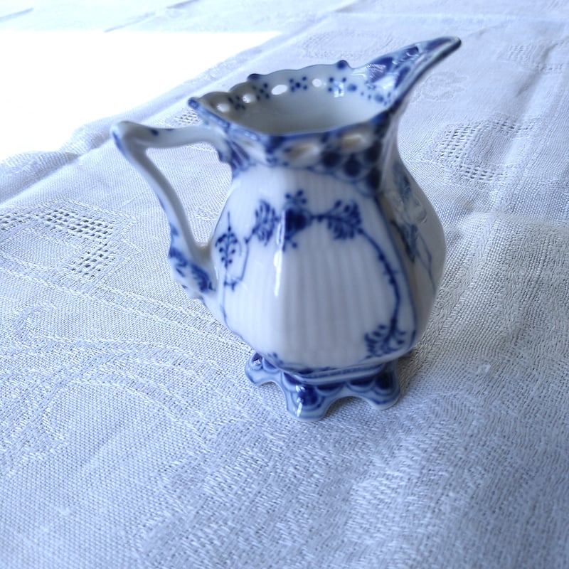 ロイヤルコペンハーゲン　ブルーフルーテッド フルレース　　クリームピッチャー 1969～1974年のブルーフルーテッドフルレースのミルクピッチャー高さ