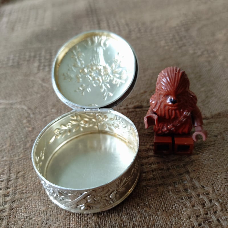 silver 800 vintage ピルケース　小物入れ Silver800フラワーブーケと楽器のピルケースは直径約4㎝D高さ約2㎝H重