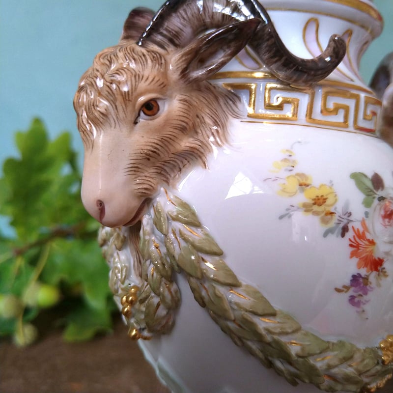Meissen1924年以前🐐山羊と月桂樹のレリーフのポプリベース高さ