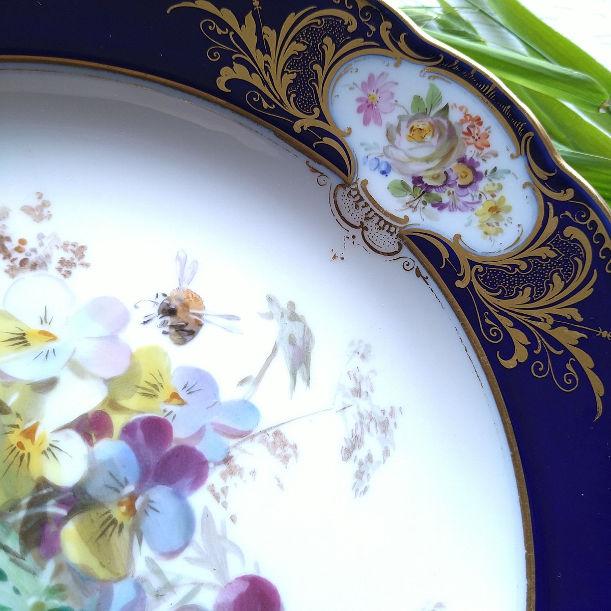 Meissen マイセンコバルトフォンド自然主義絵付け直径約25㎝D三 Meissen マイセンコバルトフォンド自然主義絵付け直径約25㎝D三