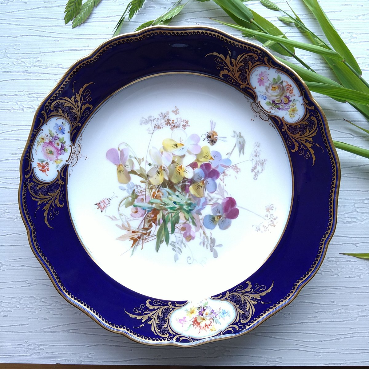 Meissen マイセンコバルトフォンド自然主義絵付け直径約25㎝D三色