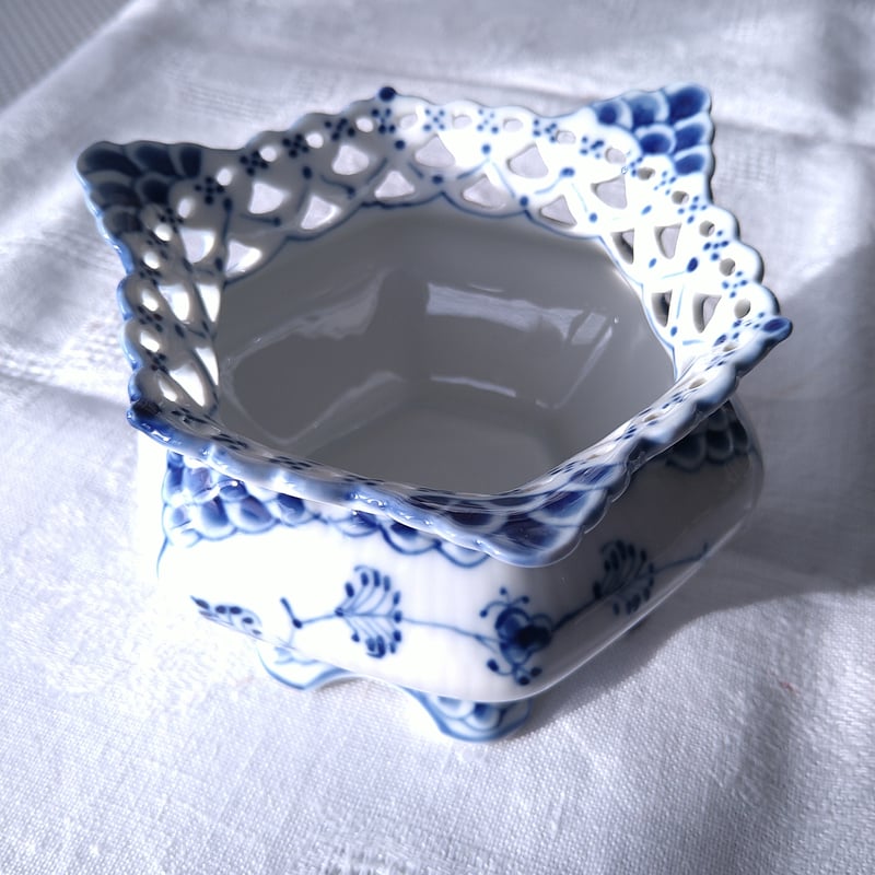 ロイヤルコペンハーゲンブルーフルーテッドフルレースシュガーポット（大）