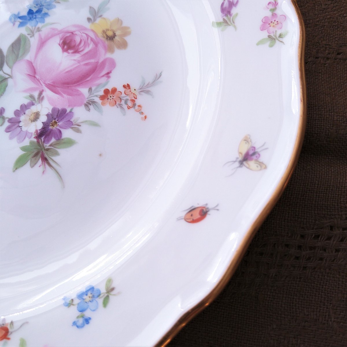 1860~1924年Meissen花と昆虫の絵 前菜皿21㎝Dピンクのバラと 1860~1924年Meissen花と昆虫の絵 前菜皿21㎝Dピンクのバラと