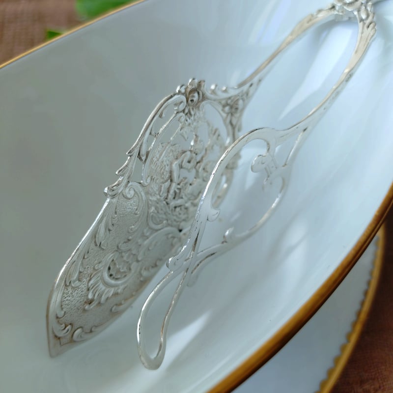 天使のシルバーケーキトングはシルバー830長さ約19.5㎝重さ約67g