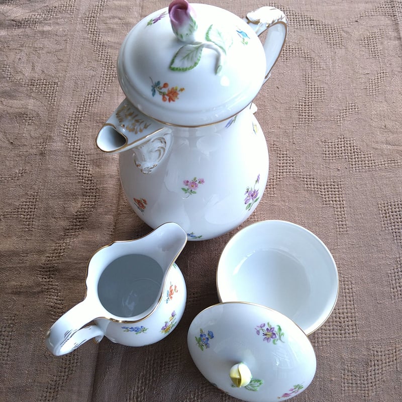 Meissenマイセンの色小花のコーヒーポット、クリーマー Meissenマイセンの色小花のコーヒーポット、クリーマー