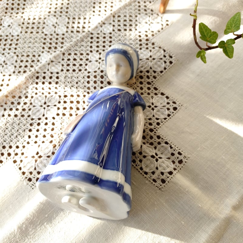 Bing＆GrondahlのElseちゃん・青いドレスの女の子のフィギュリン高さ約