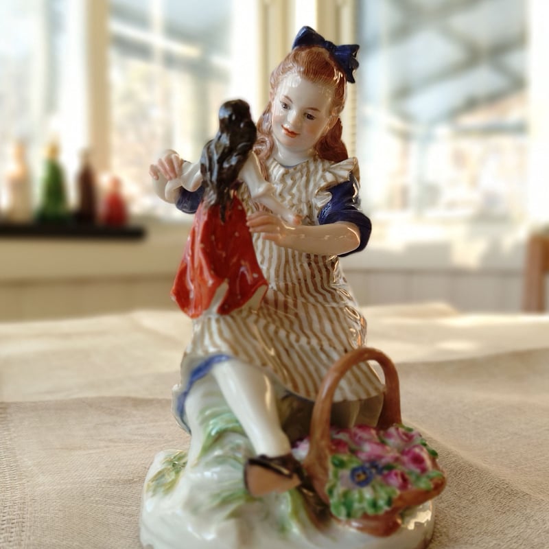 1924年以前MeissenマイセンPaulHelmig原型/人形で遊ぶ女の子のフィギュ