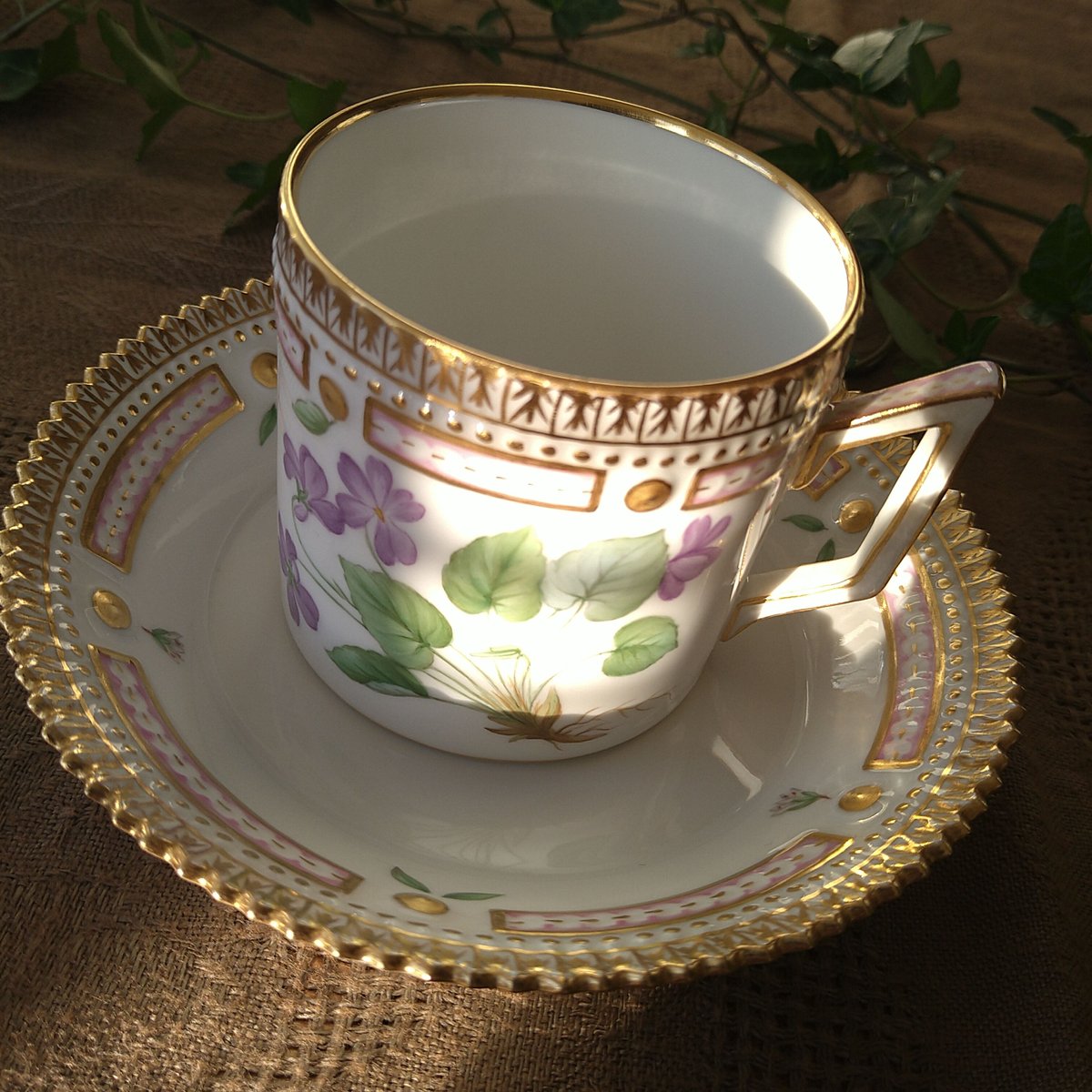 花柄カップとソーサーセット フローラダニカのレプリカです