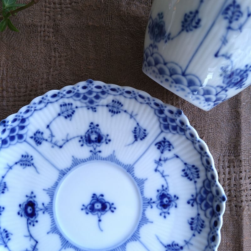 ロイヤルコペンハーゲン フルレース 顔付き コーヒーカップとソーサー ロイヤル・コペンハーゲン ブルーフルーテッドフルレース