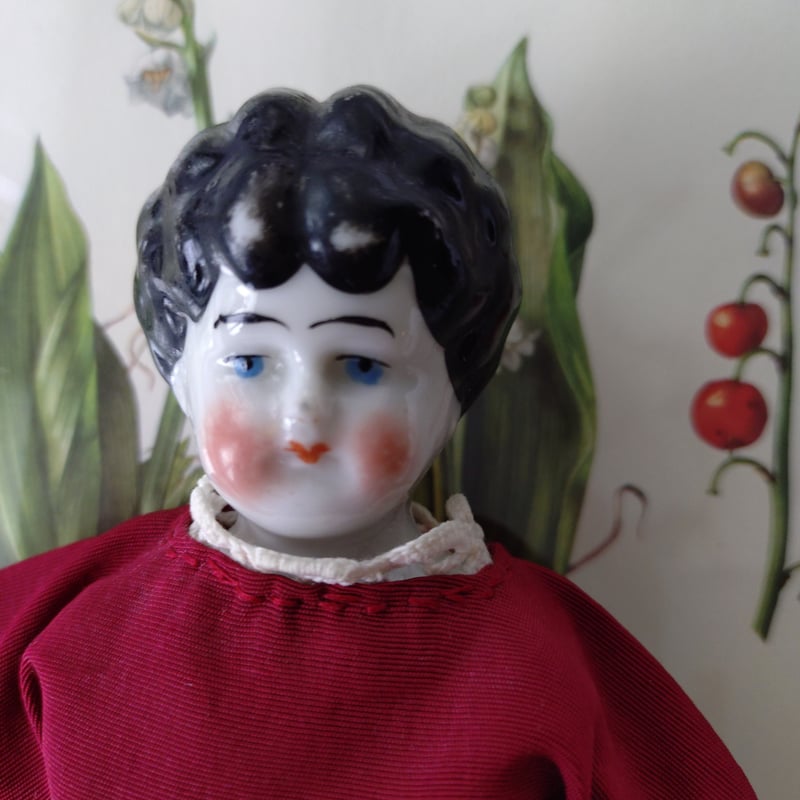 赤いドレスのお人形さんは高さ約21㎝Hおそらく1900年頃 | アンティーク