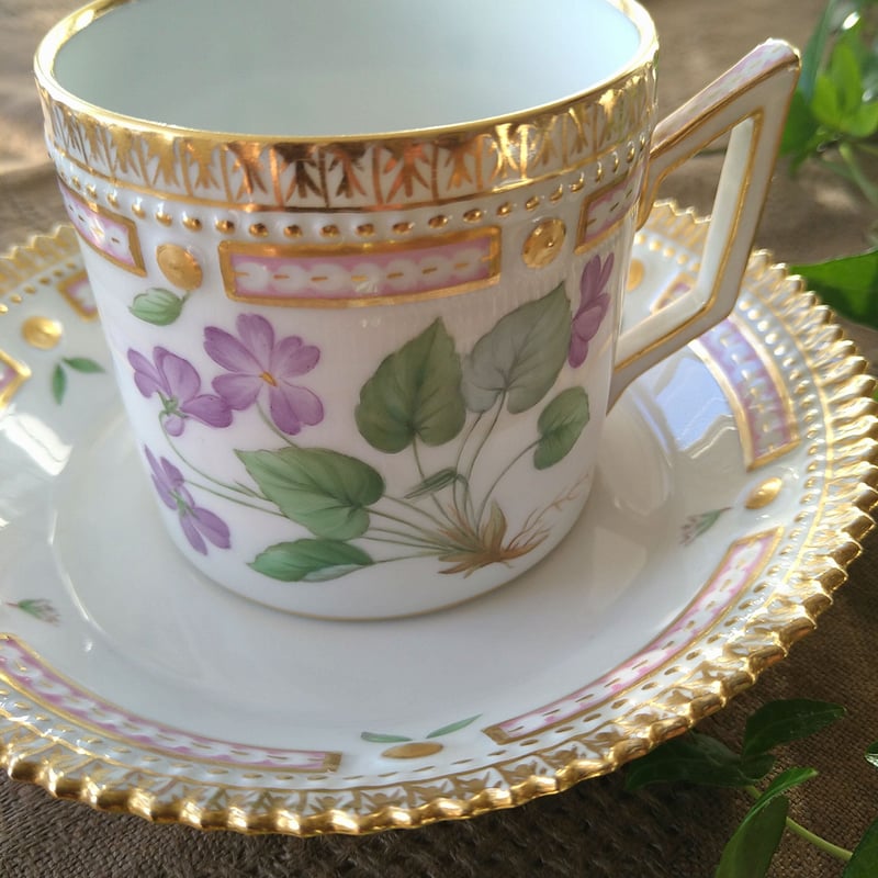 RoyalCopenhagenフローラダニカ、スミレのカップソーサー RoyalCopenhagenフローラダニカ、スミレのカップソーサー