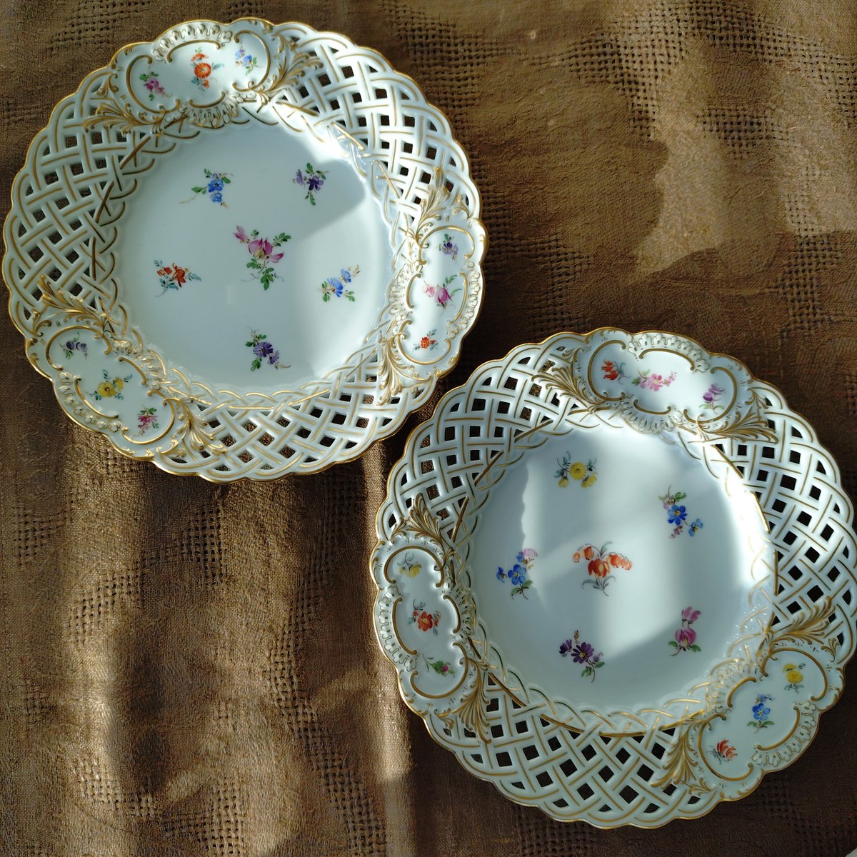 2枚セット1924年以前Meissen色小花のレース金彩プレート直径約21㎝D