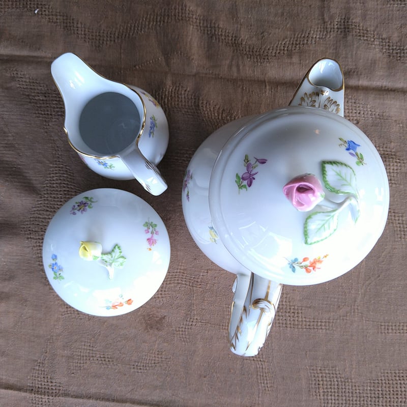 Meissenマイセンの色小花のコーヒーポット、クリーマー Meissenマイセンの色小花のコーヒーポット、クリーマー