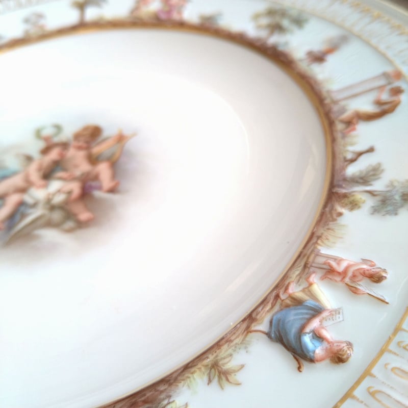Meissenがナポリの窯カポディモンテの影響を受けて作ったお皿直径約23 