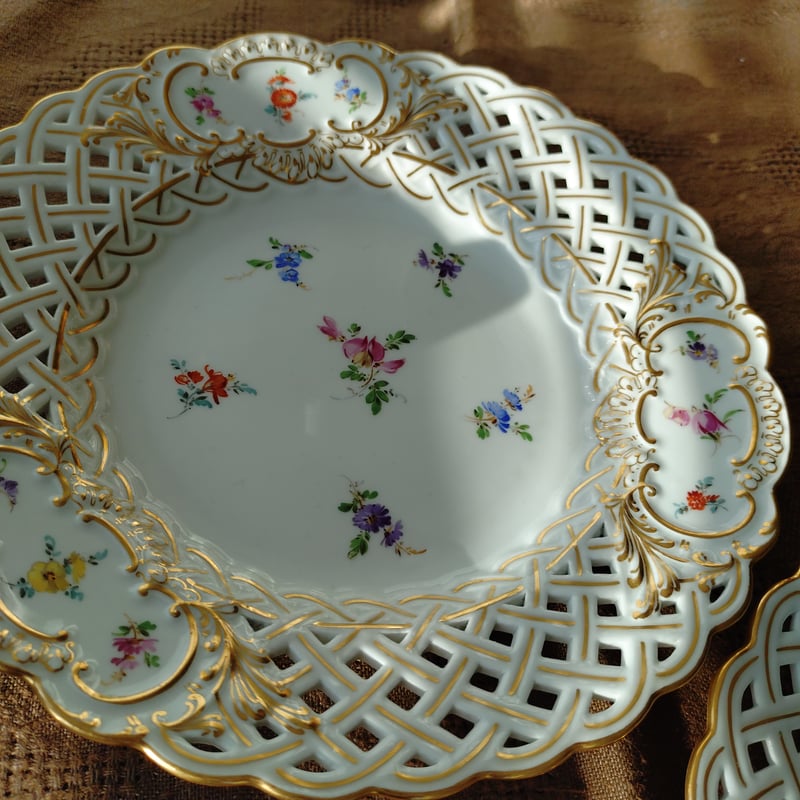 2枚セット1924年以前Meissen色小花のレース金彩プレート直径約21㎝D