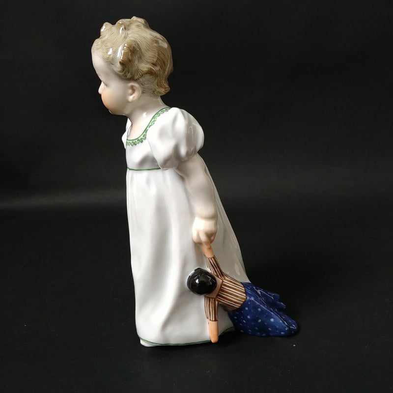 Meissen1905年～1924年/人形を持った女の子/ヘンチェルの子供