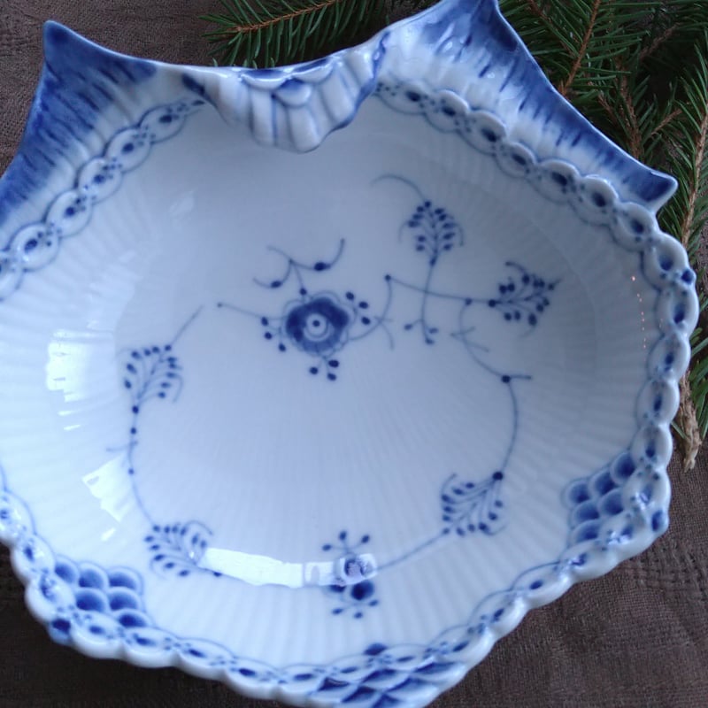 ロイヤルコペンハーゲン ブルーフルーテッド ハーフレース ピックルディッシュ ブルーフルーテッド フルレース ピックルディッシュ 24.5cm|ロイヤル