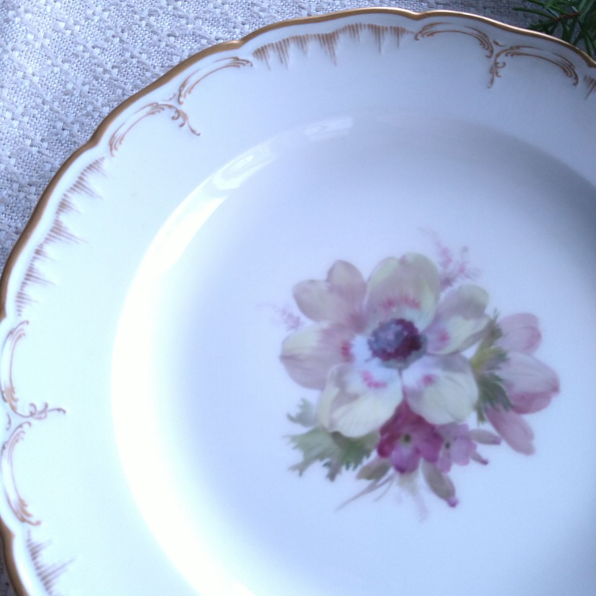 KPMベルリンのポピーのお皿は直径約21㎝Dです。1870～1915年頃