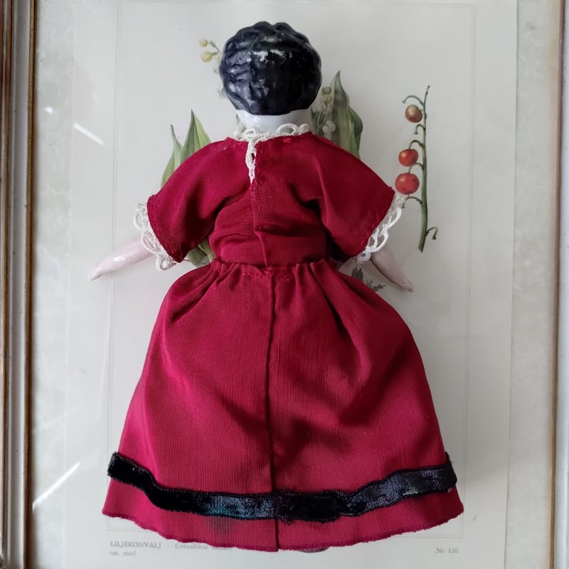 赤いドレスのお人形さんは高さ約21㎝Hおそらく1900年頃 | アンティーク