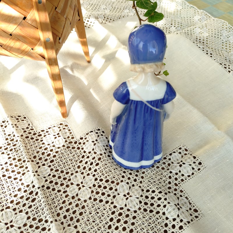 Bing＆GrondahlのElseちゃん・青いドレスの女の子のフィギュリン高さ約