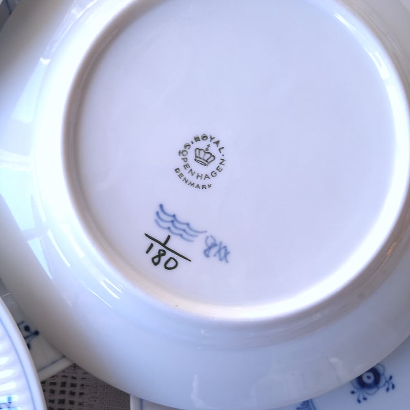 ロイヤルコペンハーゲン アルネ・ヤコブセンが愛した「ロイヤル コペンハーゲン」の新作 | ELLE