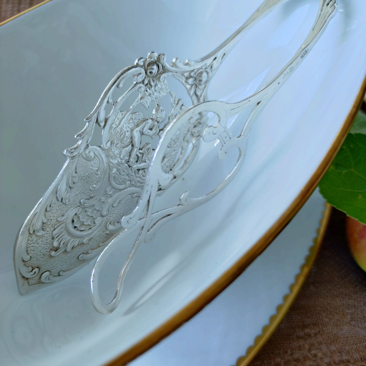 天使のシルバーケーキトングはシルバー830長さ約19.5㎝重さ約67g