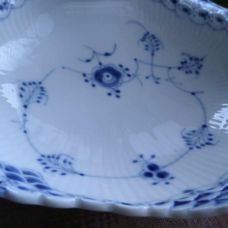 ロイヤルコペンハーゲン　ブルーフルーテッド　ハーフ ピックルディッシュ 未使用 ブルーフルーテッド フルレース ピックルディッシュ 24.5cm