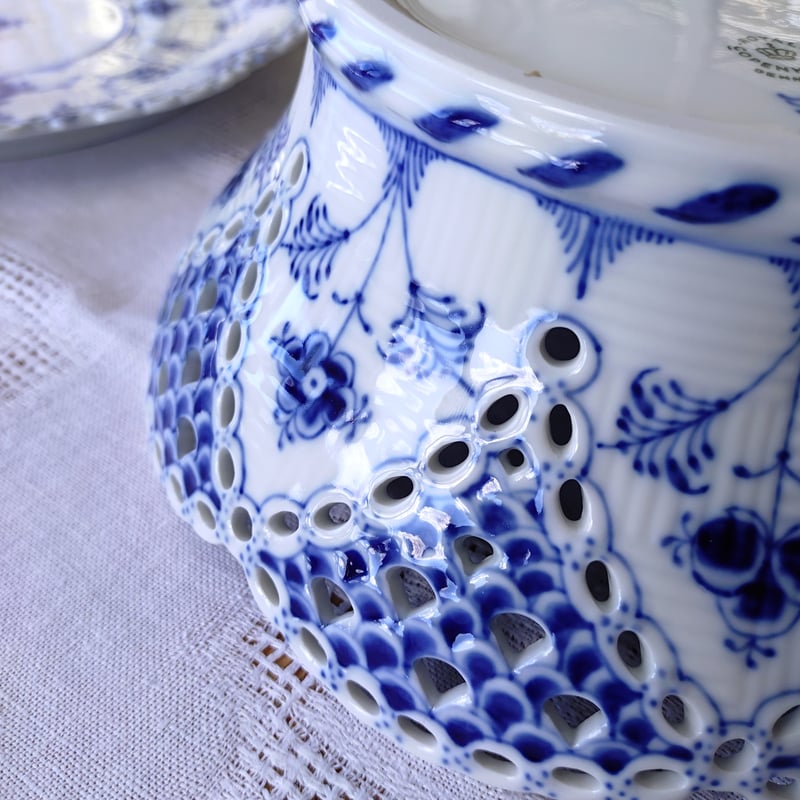 1962年のRoyalCopenhagenフルレースのバスケットと受け皿の