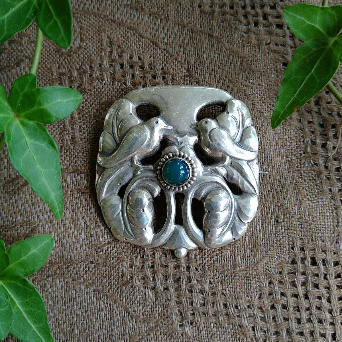 ヴィンテージシルバー830ブローチ鳥と緑の石 VintageSilverBrooch 