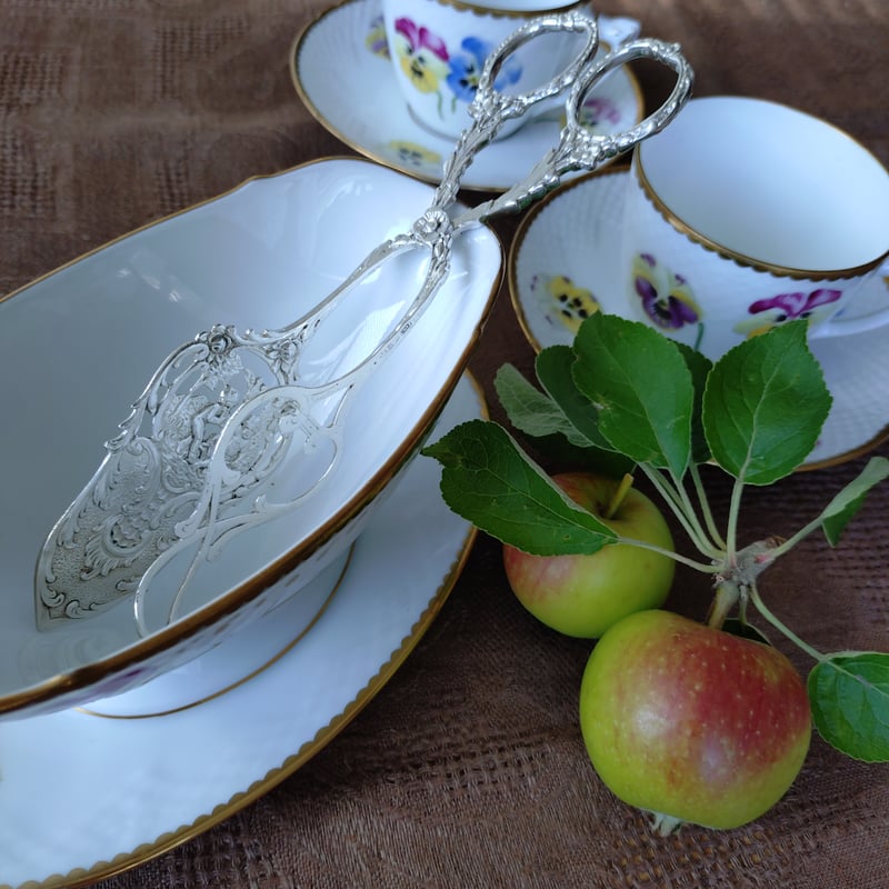 天使のシルバーケーキトングはシルバー830長さ約19.5㎝重さ約67g