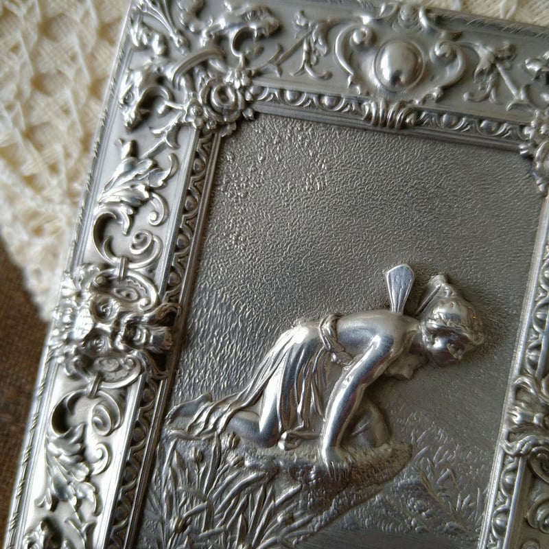 水辺のフェアリーのシガレットケース約9㎝×7㎝スターリング