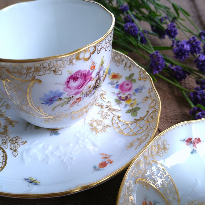 【古マイセン】金彩 花絵皿「ノイマルセイユ／フラワーブーケと昆虫」2枚 古マイセン】金彩 花絵皿「ノイマルセイユ／フラワーブーケと