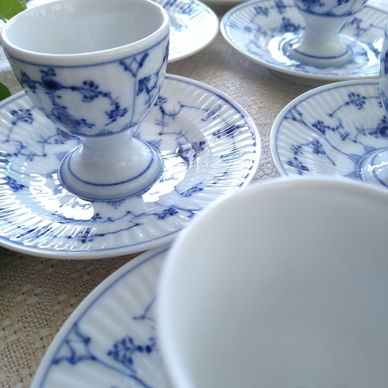 2級品です。1959年のプレイン皿付きのエッグスタンド