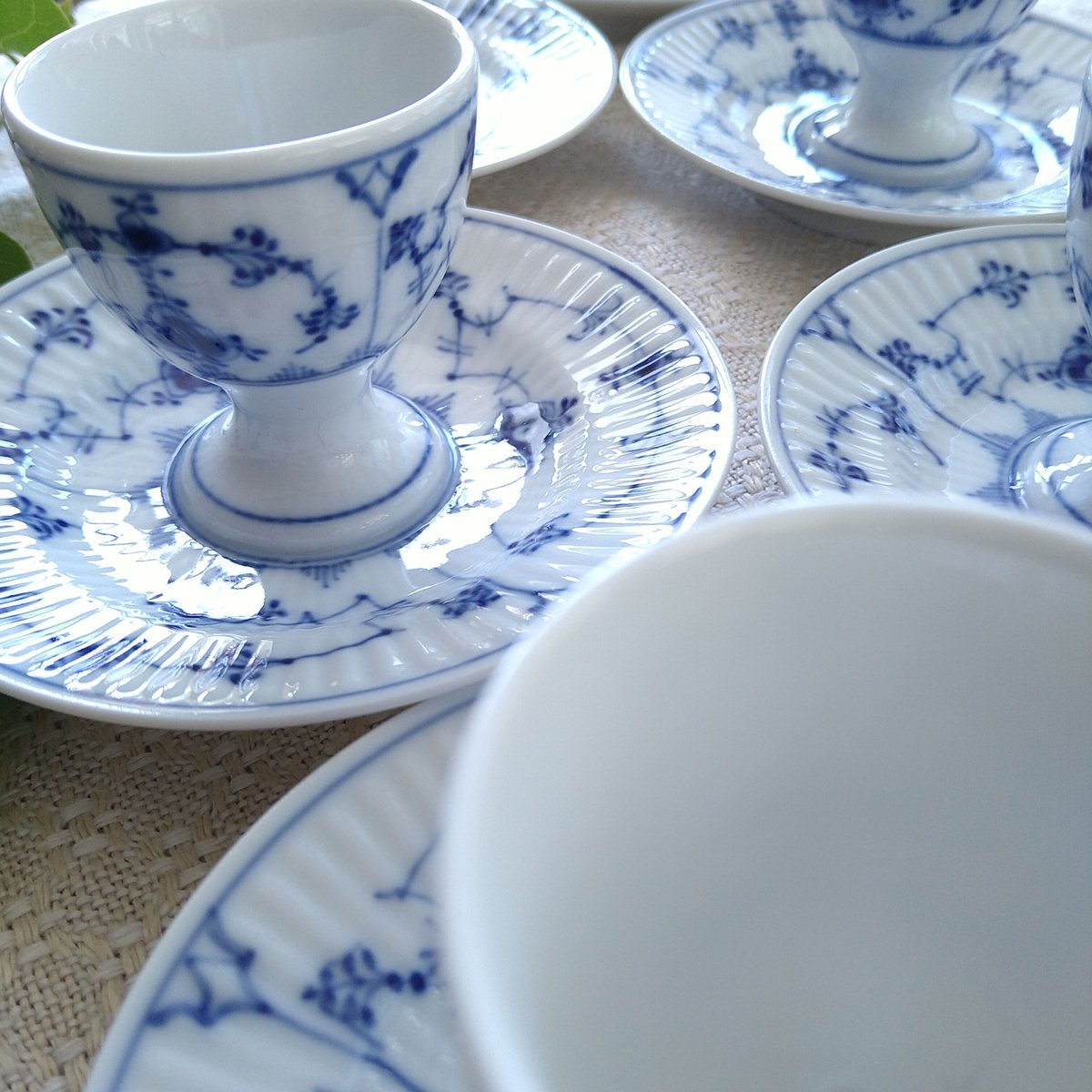 2級品です。1959年のプレイン皿付きのエッグスタンド