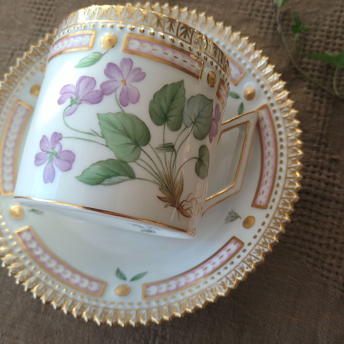 花柄カップとソーサーセット　フローラダニカのレプリカです。 花柄カップとソーサーセット フローラダニカのレプリカです