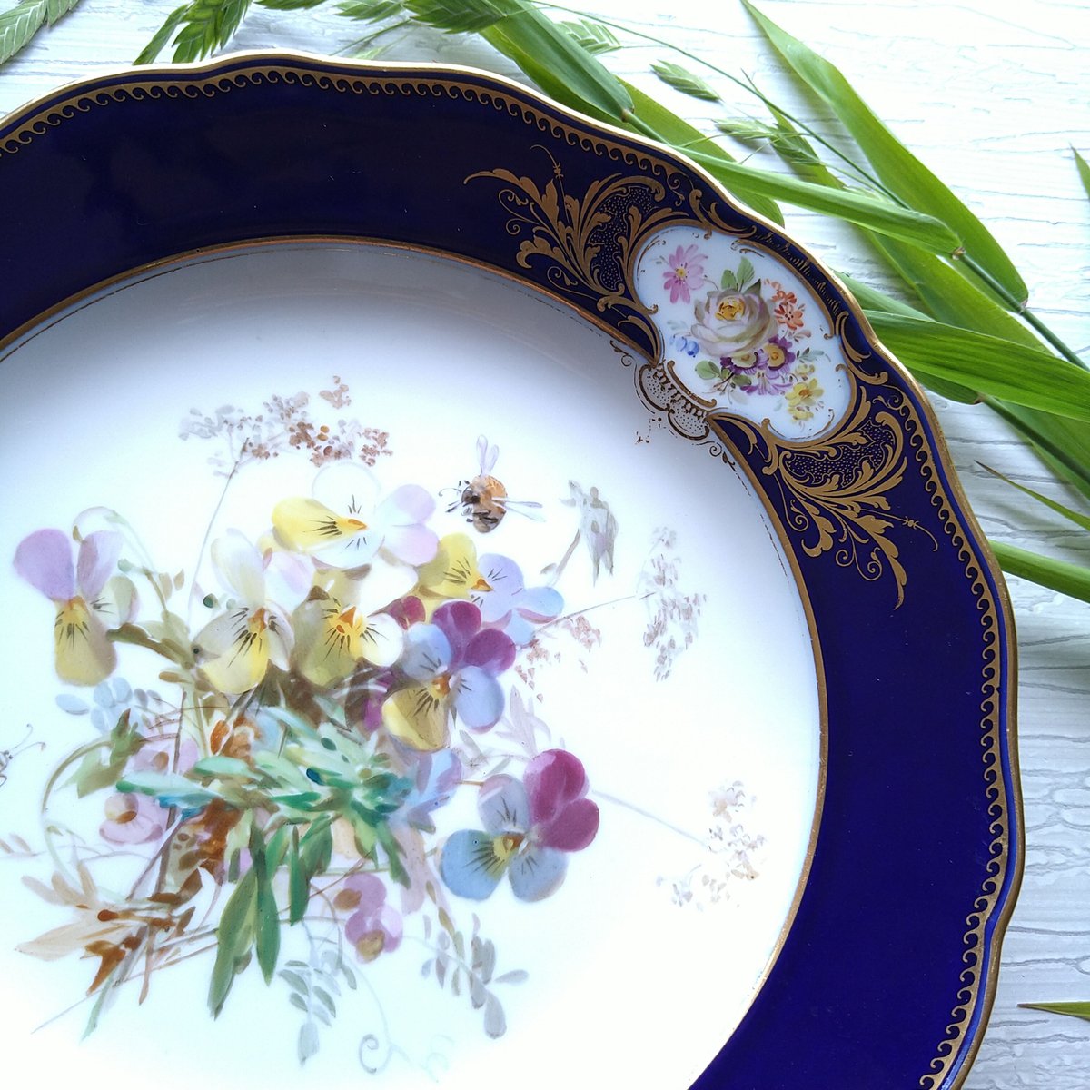 Meissen マイセンコバルトフォンド自然主義絵付け直径約25㎝D三 Meissen マイセンコバルトフォンド自然主義絵付け直径約25㎝D三