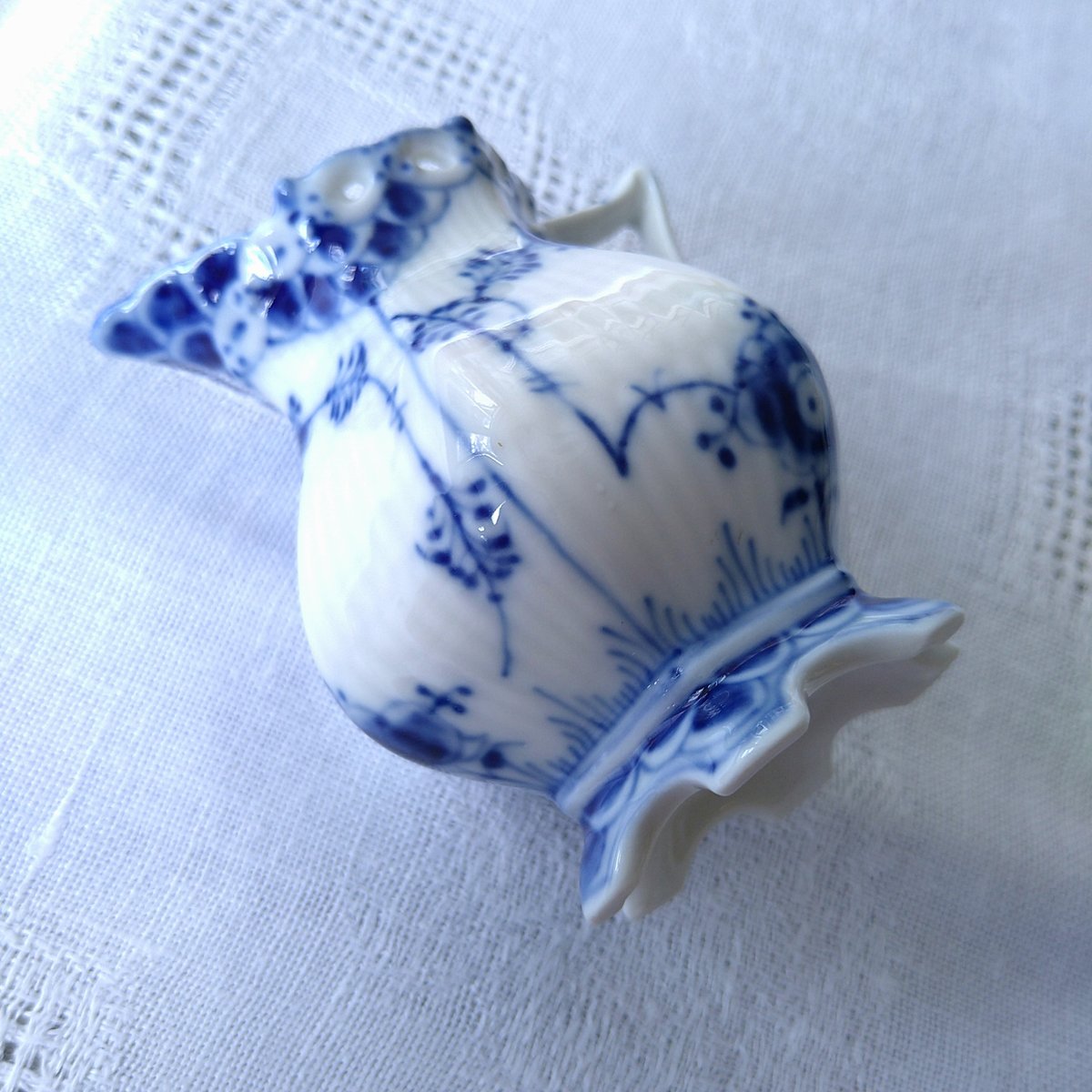 1969～1974年のブルーフルーテッドフルレースのミルクピッチャー