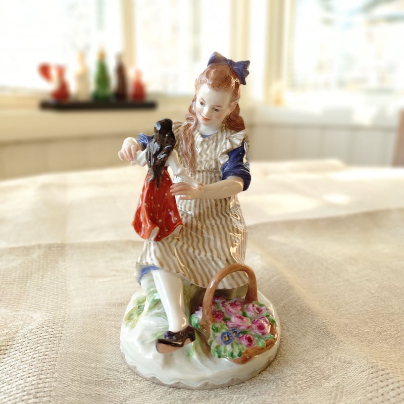 Meissen マイセンフィギュリン人形花を摘む少女