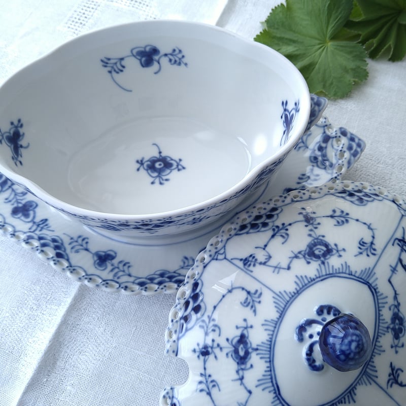 1969～1979年RoyalCopenhagenブルーフルーテッドフルレース蓋つき