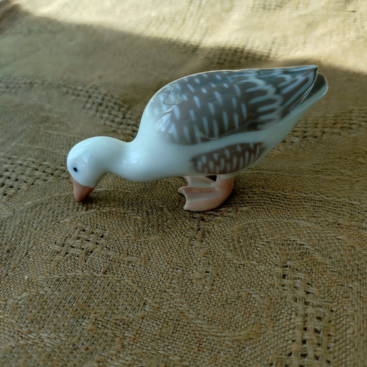 Bing＆Grondahlビングオーグレンダールの小さなガチョウは多分エサを