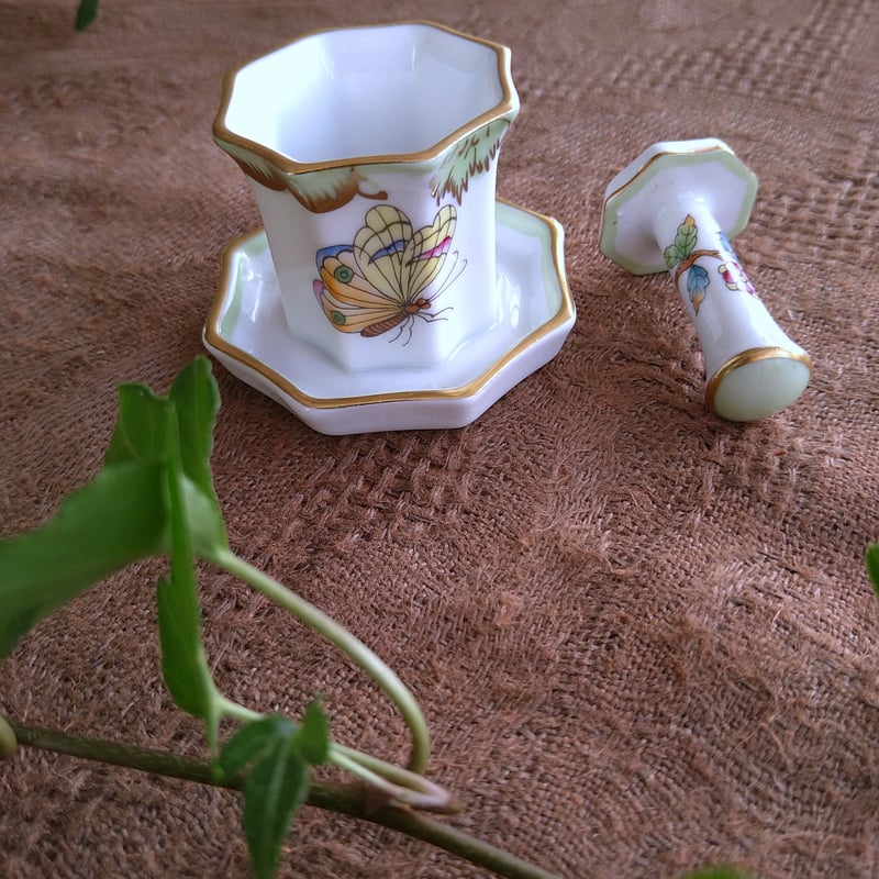 ヘレンド ヴィクトリア・ブーケ タバコ入&灰皿(？) 2点セット美品アンティーク ヘレンド ヴィクトリア・ブーケ タバコ入&灰皿(？) 2点セット美品