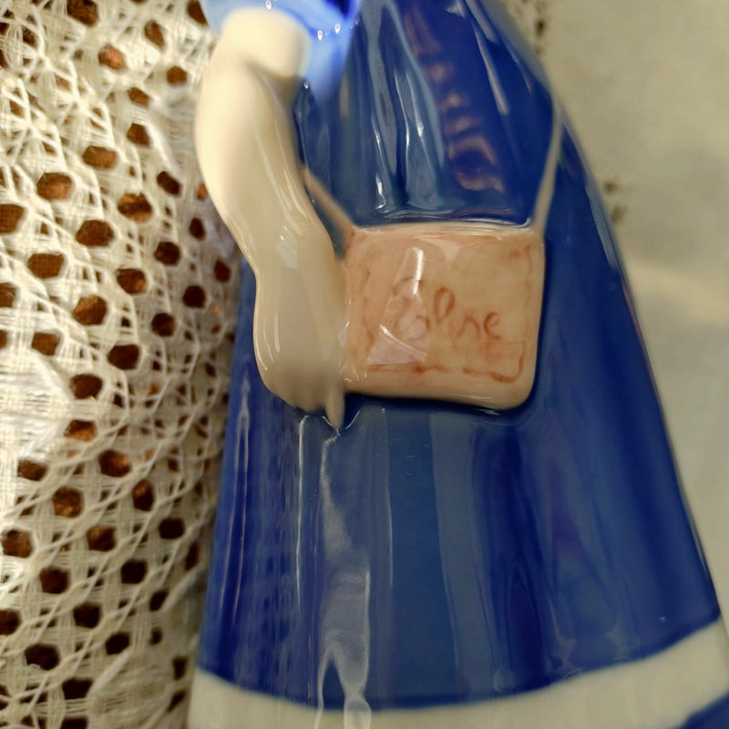 Bing＆GrondahlのElseちゃん・青いドレスの女の子のフィギュリン高さ約