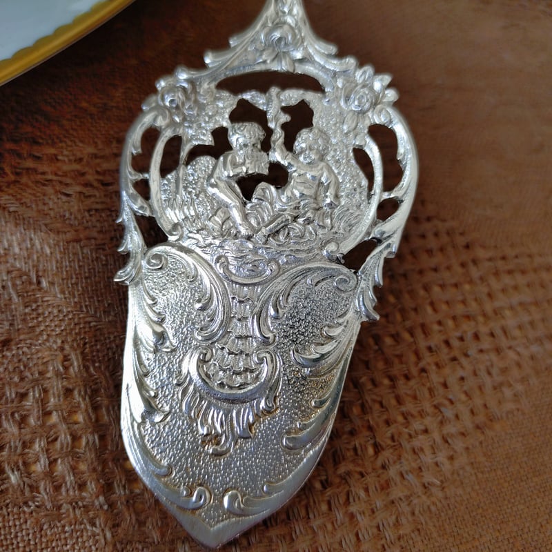 天使のシルバーケーキトングはシルバー830長さ約19.5㎝重さ約67g